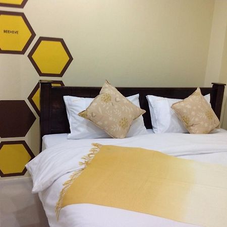 Beehive Patong Hostel エクステリア 写真