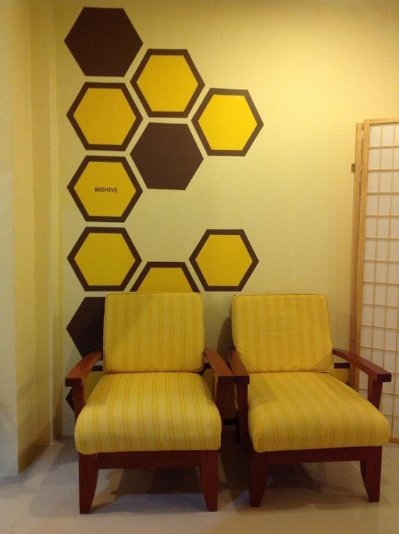 Beehive Patong Hostel エクステリア 写真