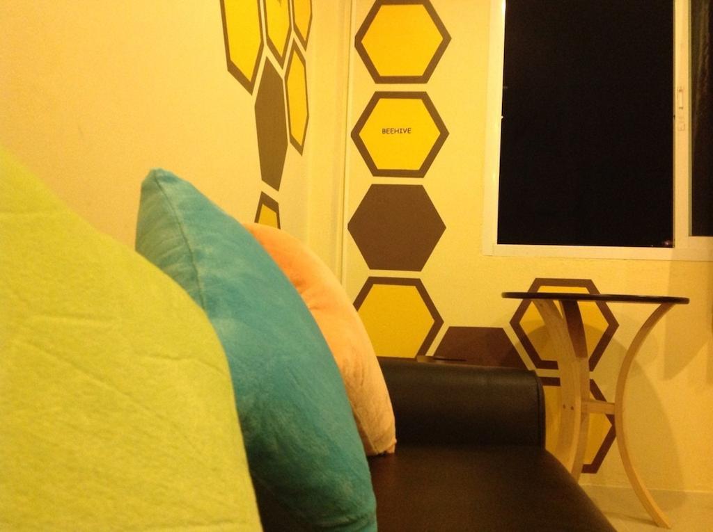 Beehive Patong Hostel エクステリア 写真