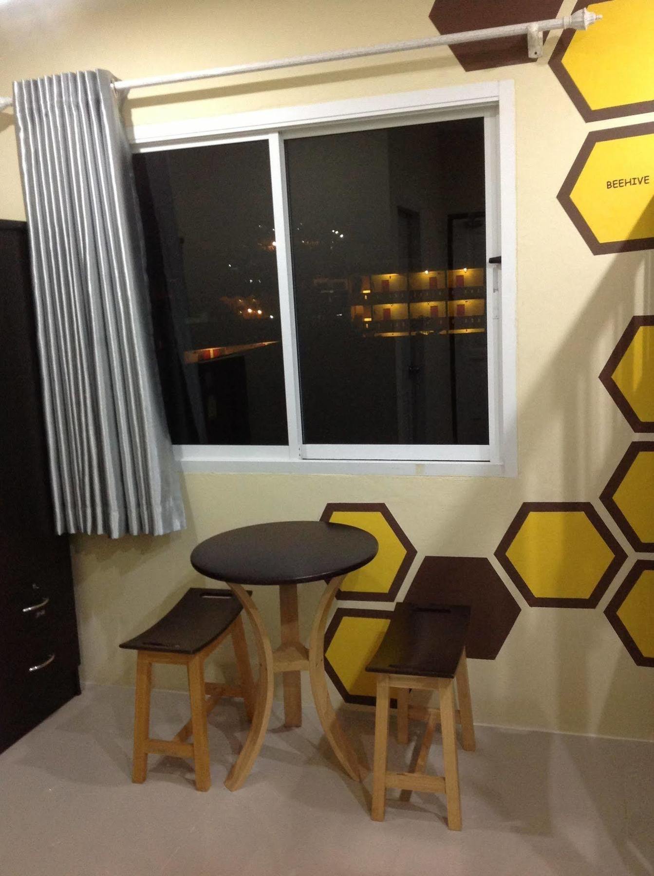 Beehive Patong Hostel エクステリア 写真