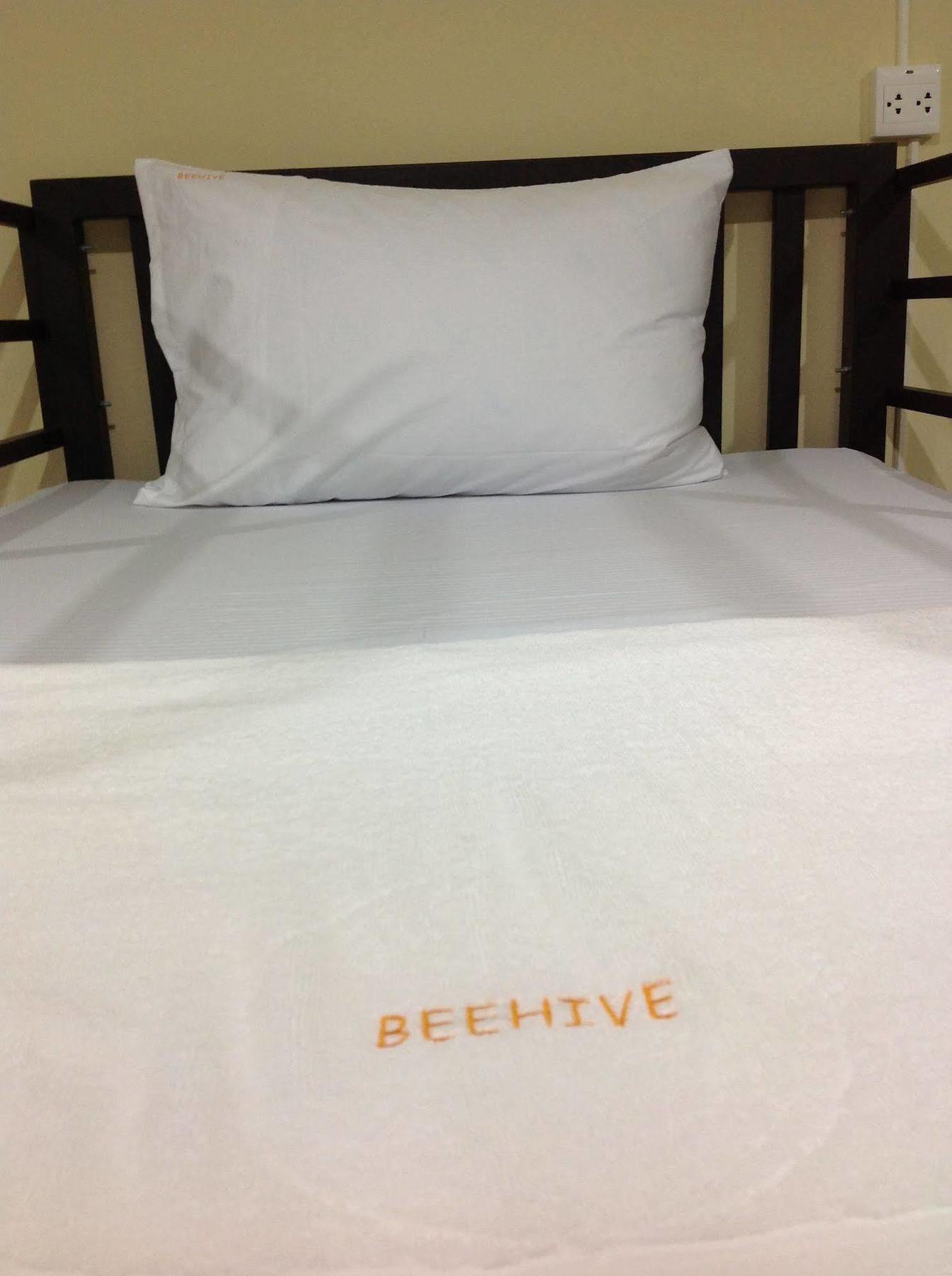 Beehive Patong Hostel エクステリア 写真